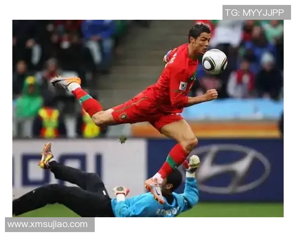 C罗惊艳倒挂金钩再现经典瞬间震撼全场球迷目光 C罗惊艳倒挂金钩再现经典瞬间震撼全场球迷目光