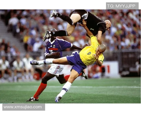 历届退役足球巨星风采回顾与辉煌岁月全景展现 历届退役足球巨星风采回顾与辉煌岁月全景展现