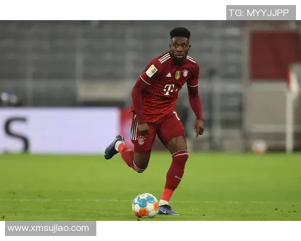 扁平足球场上技艺独特的球星展现极限球技的精彩瞬间